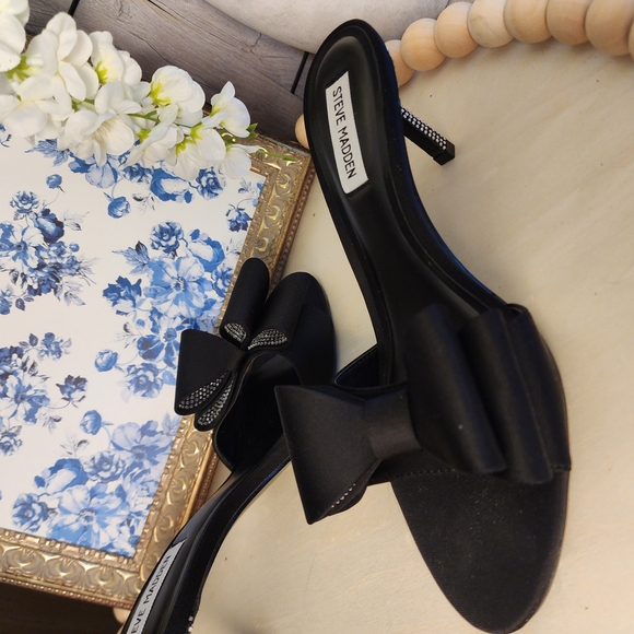 Steve Madden Black Mules Sleek and Stylish - Picture 13 of 16